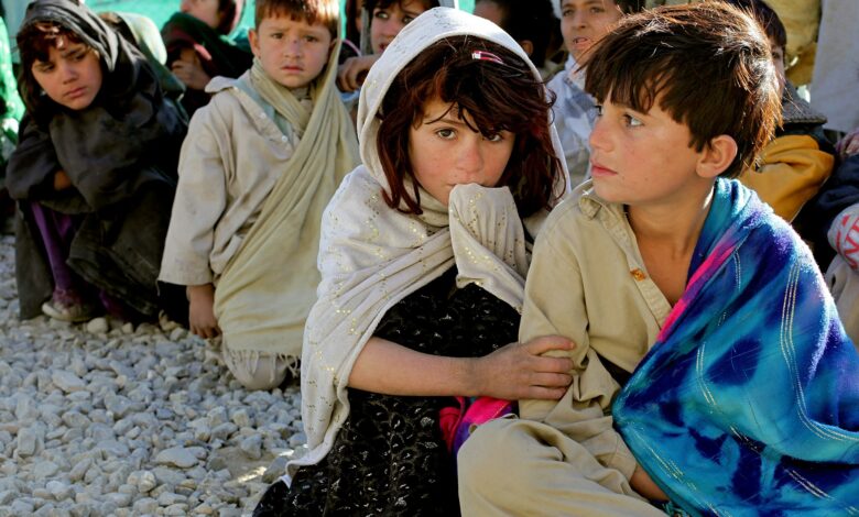 Zdjęcie przedstawiające dzieci w Afganistanie.