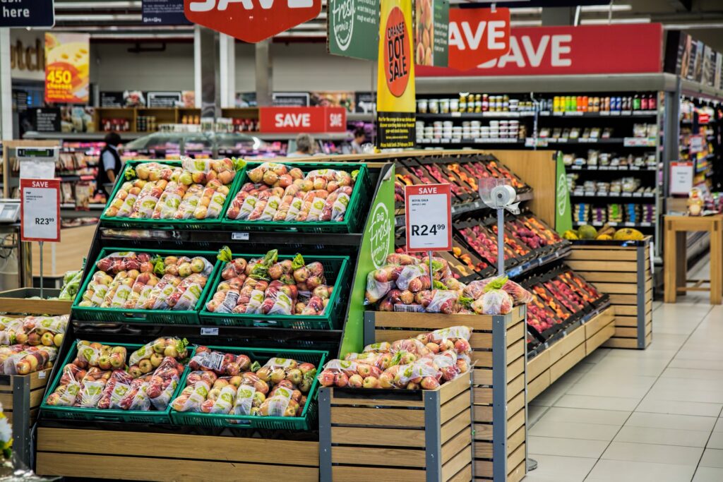 Obrazek przedstawiający ceny żywności w supermarkecie.
