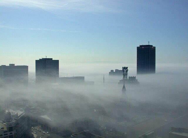 Zanieczyszczenie powietrza w miastach przyczynia się do przedwczesnej śmierci oraz zachorowalności na astmę.