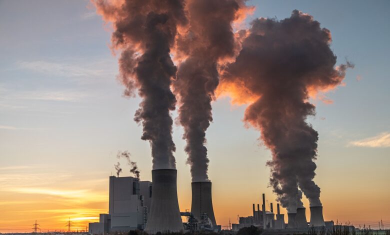 Elektrownie węglowe codziennie generują toksyczne zanieczyszczenia. Jakie konsekwencje ma to dla zdrowia Polaków?