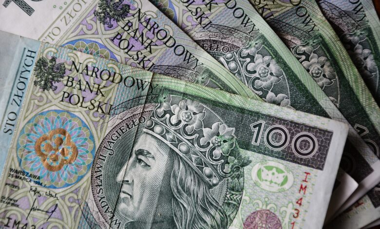 Narodowy Bank Polski opublikował dane dotyczące pensji swoich pracowników. Zarobki prezesa NBP brutto w 2021 roku wyniosły ponad milion złotych.